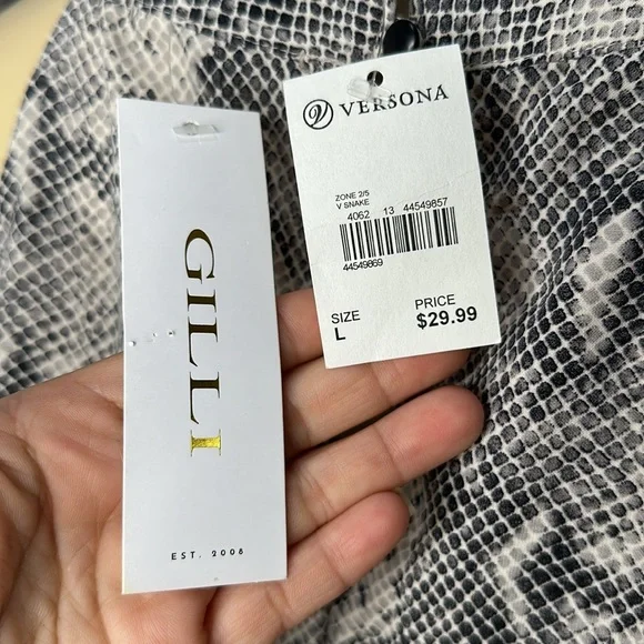 Gilli (Versona) Black and Tan Snake Skin  Print Top Sz L - Picture 4 of 5